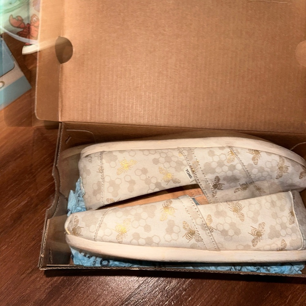 Toms Cream and Gold Flats